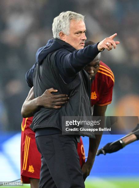 Josè Mourinho head coach of AS Roma celebrates the victory with Romelu Lukaku after the Serie A TIM match between AS Roma and US Lecce at Stadio...