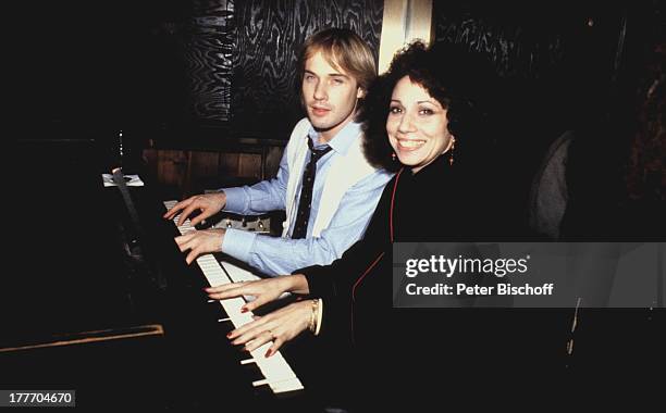 Julia Migenes, Richard Clayderman, Pianobar, New York, Amerika, USA, Musikinstrument, Piano, Klavier spielen, Musiker, Pianist, Sängerin, Operndiva,...