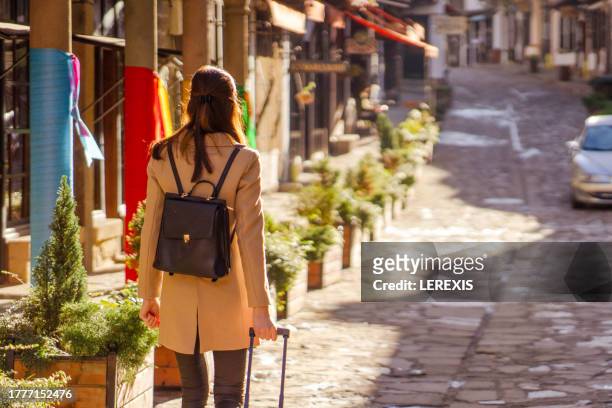 female tourist in the city - lerexis stockfoto's en -beelden