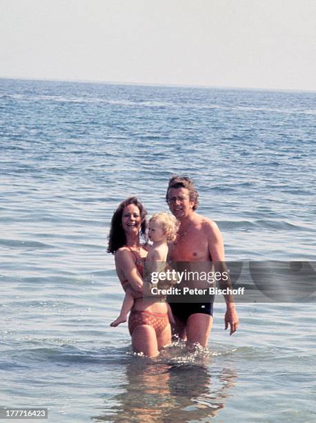 Dieter Thomas Heck, Ehefrau Ragnhild, Tochter Saskia Fee Isabell, Strand-Ausflug, Urlaub, Calarbadina, Spanien, Europa, Familie, Strand, Meer,...