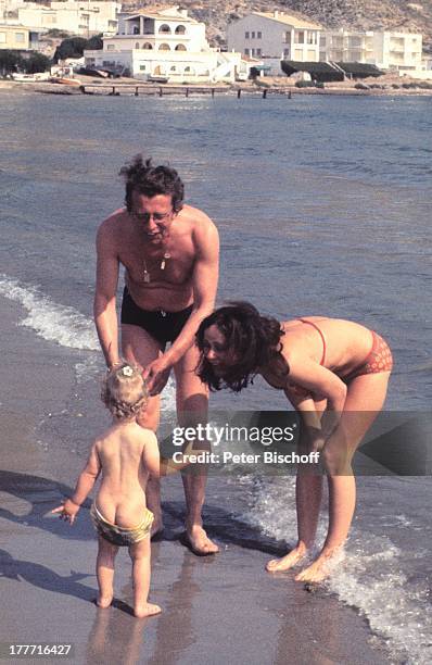 Dieter Thomas Heck, Ehefrau Ragnhild, Tochter Saskia Fee Isabell, Strand-Ausflug, Urlaub, Calarbadina, Spanien, Europa, Familie, Strand, Meer,...