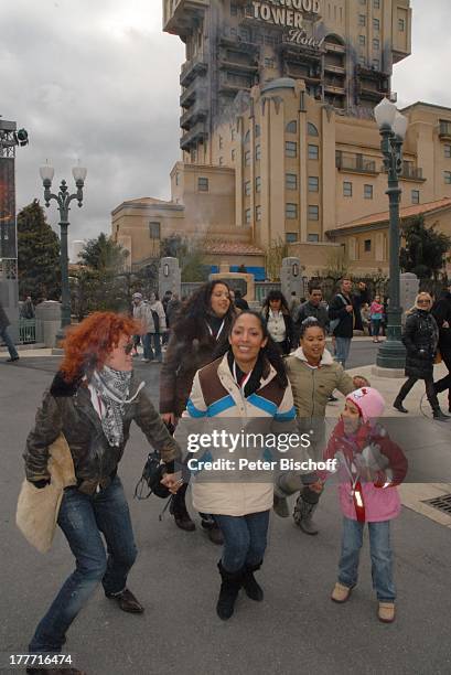 Lucy Diakovska, Jessica Wahls , Tochter Cheyenne Jessica , Nadja Benaissa, Tochter Leila Jamila , ,, neue Attraktion "The Hollywood Tower Hotel",...