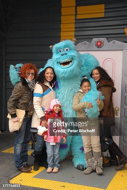 Lucy Diakovska, Jessica Wahls, Tochter Cheyenne Jessica, Leila Jamila Benaissa, Mutter Nadja Benaissa ,, "Disneyland Resort Paris", Disney Studios,...