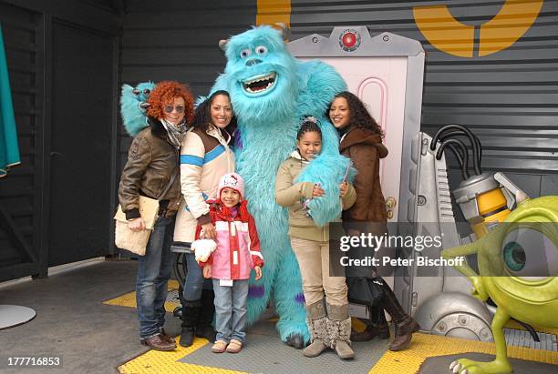 Lucy Diakovska, Jessica Wahls, Tochter Cheyenne Jessica, Leila Jamila Benaissa, Mutter Nadja Benaissa ,, "Disneyland Resort Paris", Disney Studios,...