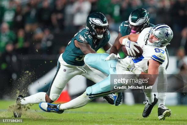 Jake Ferguson of the Dallas Cowboys carries the ball against the Philadelphia Eagles during the second half at Lincoln Financial Field on November...