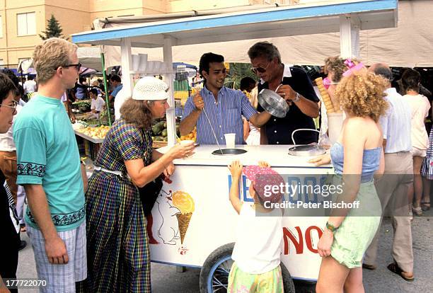 Dieter Thomas Heck, Ehefrau Ragnhild, Tochter Saskia, Sohn Kim, Eisverkäufer, Ausflug zum Markt, Aguilas, Spanien, Europa, Urlaub, Eis, Eisstand,...