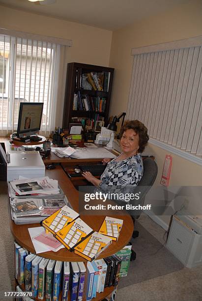 Ingrid Kreuder-Coryell , Homestory, Harrison Township, Michigan, USA/Amerika, Büro, Arbeitszimmer, Schreibtisch, Bürotisch, Unterlagen, Drucker, PC,...