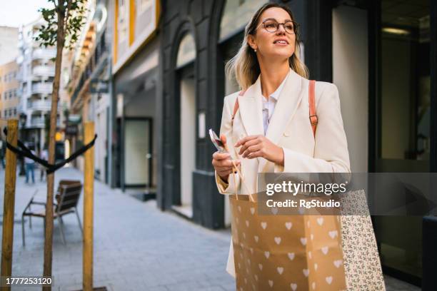 portrait of a beautiful scandinavian shopping during her vacation - scandinavian descent stock pictures, royalty-free photos & images