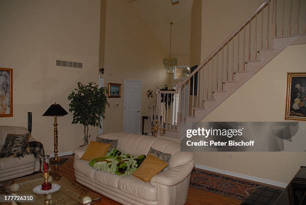 Haus von Ingrid Kreuder-Coryell und 2. Ehemann Ralph Coryell, Homestory, Harrison Township, Michigan, USA/Amerika, Wohnzimmer, Sofa, Couch, Blumen,...