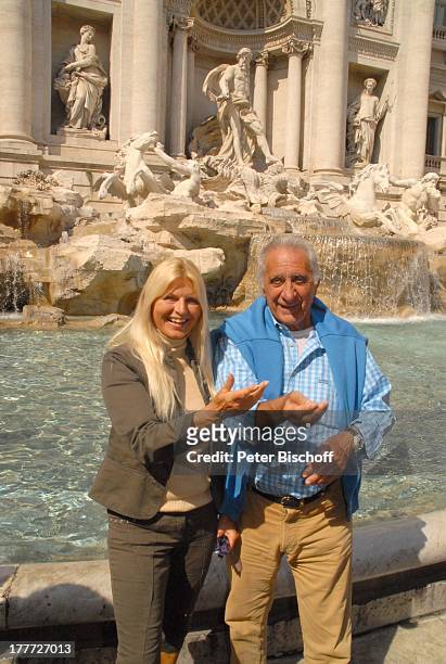 Marlne Charell, Ehemann Roger Pappini, Stadtbummel, "Trevi-Brunnen" , Land-Ausflug während K r e u z f a h r t, "Piazza Navone", Rom, Lazio, Italien,...
