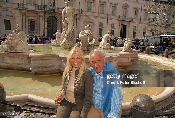 Marlne Charell, Ehemann Roger Pappini, Stadtbummel, "Trevi-Brunnen" , Land-Ausflug während K r e u z f a h r t, "Piazza Navone", Rom, Lazio, Italien,...