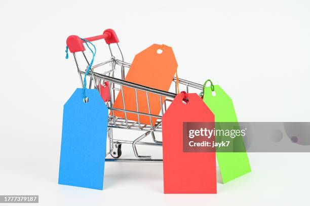 shopping - einkaufswagen freisteller stock-fotos und bilder