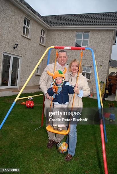 Julia Biedermann, Ehemann Matthias Steffens,, Sohn Julius Matthias Steffens, Homestory, Dorf bei Dublin, Irland, Europa, Haus, Garten, Schaukel,...