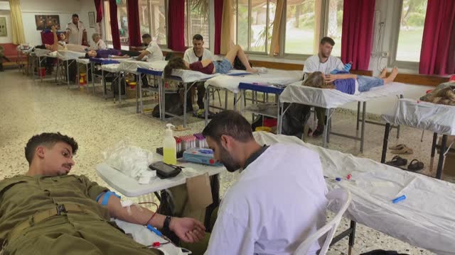 ISR: Israelis donate blood at the northern border with Lebanon