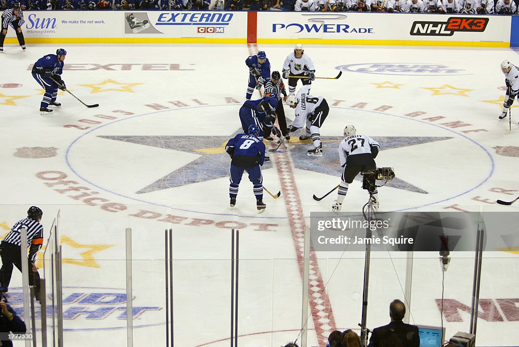 Vincent Lecavalier and Doug Weight faceoff