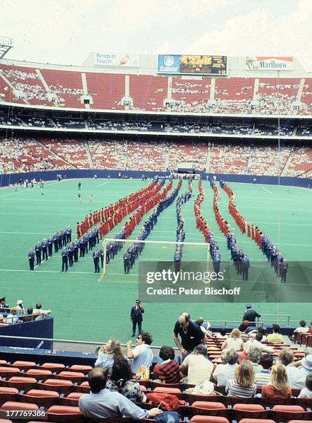 Parade, "Cosmos-Stadion", New York, USA, Amerika, Fußballstadion, Fußball, Reise, JB/SC;, ;