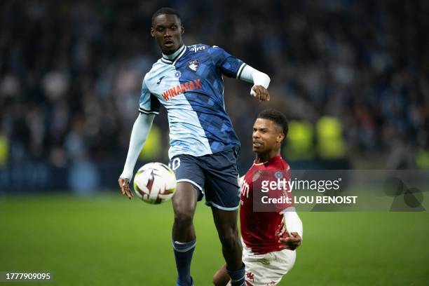Le Havre's French forward Elysee Logbo vies with Monaco's German defender Ismail Jakobs during the French L1 football match between Le Havre AC and...