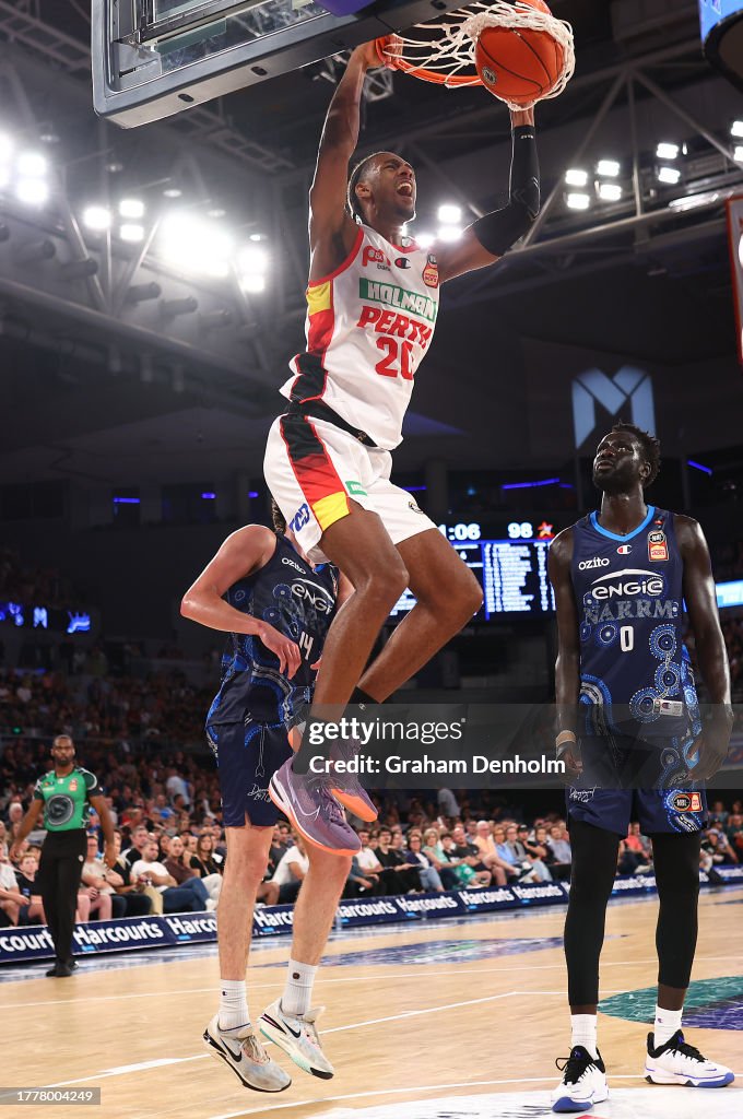 NBL Rd 6 - Melbourne United v Perth Wildcats