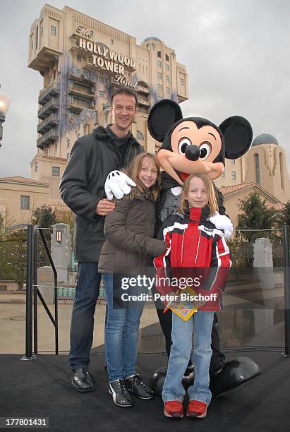 Fredi Bobic, Tochter Celine , Tochter Tyra , "Micky Mousse", neue Attraktion "The Hollywood Tower Hotel", "Disneyland Resort Paris", Disney Studios,...