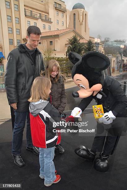 Fredi Bobic, Tochter Celine , Tochter Tyra , "Micky Mousse", neue Attraktion "The Hollywood Tower Hotel", "Disneyland Resort Paris", Disney Studios,...