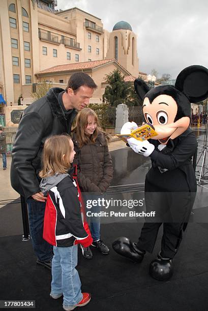 Fredi Bobic, Tochter Celine , Tochter Tyra , "Micky Mousse", neue Attraktion "The Hollywood Tower Hotel", "Disneyland Resort Paris", Disney Studios,...