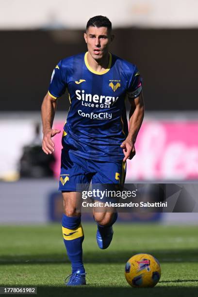 Davide Faraoni of Hellas Verona in action during the Serie A TIM match between Hellas Verona FC and AC Monza at Stadio Marcantonio Bentegodi on...