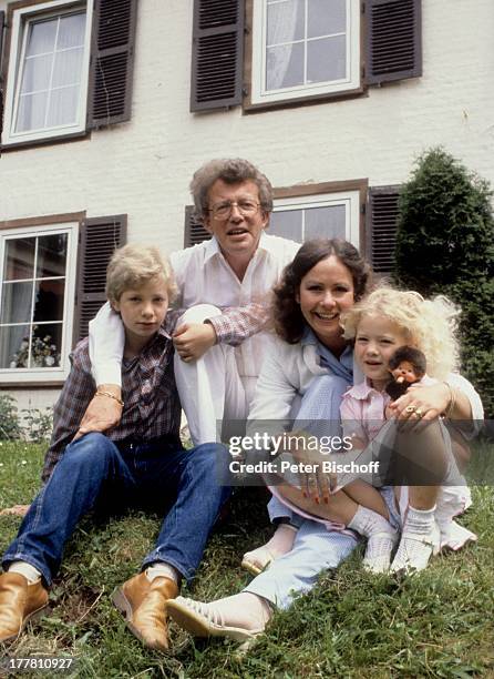 Dieter Thomas Heck, Ehefrau Ragnhild, Sohn Kim, Tochter Saskia, Homestory, Saarbrücken, Saarland, Deutschland, Europa, Kind, Familie, Monchichi,...