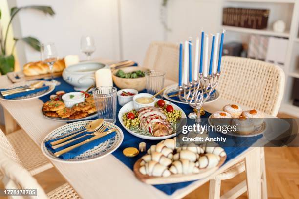 traditional jewish holiday hanukkah food. - sufganiyah stock pictures, royalty-free photos & images