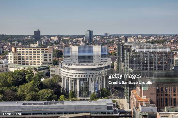 aerial view of european parliament building in brussels - luchtfoto brussel stockfoto's en -beelden