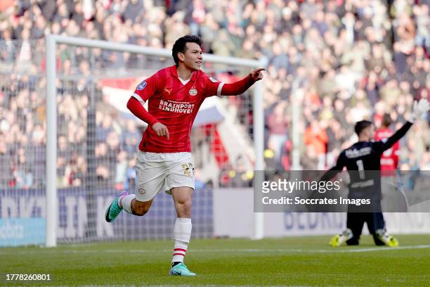 Hirving Lozano of PSV celebrates 1-0 during the Dutch Eredivisie match between PSV v PEC Zwolle at the Philips Stadium on November 12, 2023 in...