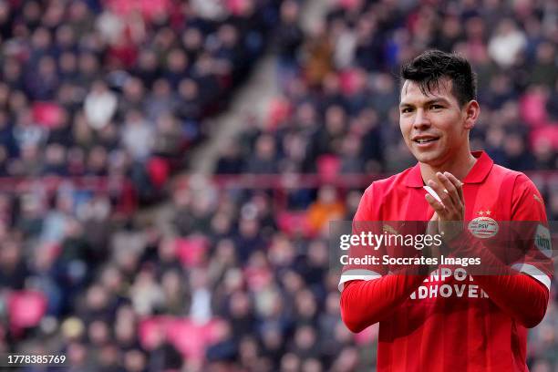 Hirving Lozano of PSV thanking the supporters of PSV during the Dutch Eredivisie match between PSV v PEC Zwolle at the Philips Stadium on November...