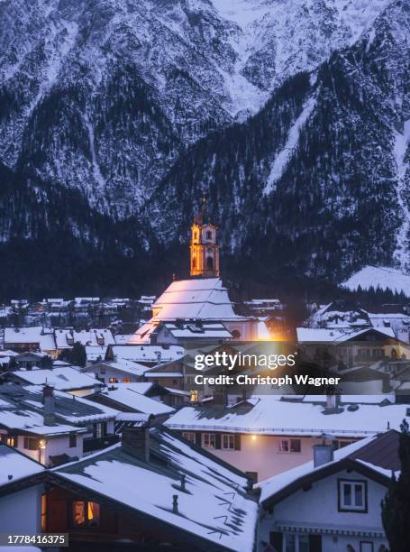 gebirgslandschaft im winter - garmisch partenkirchen stock pictures, royalty-free photos & images