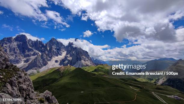 scenic view of mountains against sky,provincia autonoma di trento,italy - provincia di trento stock-fotos und bilder