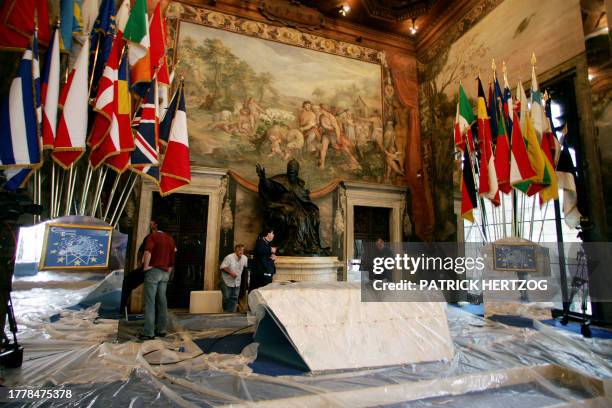 Workers give the last touch around the table in the Orazi and Curiazi Hall at the Capitol place in Rome, 28 October 2004. The Capitol will host the...