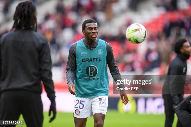 Kevin KEBEN during the Ligue 1 Uber Eats match between LOSC Lille and Toulouse Football Club at Stade Pierre Mauroy on November 12, 2023 in Lille,...