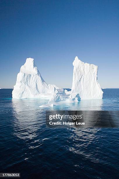 iceberg from ilulissat kangerlua icefjord - iceberg photos et images de collection