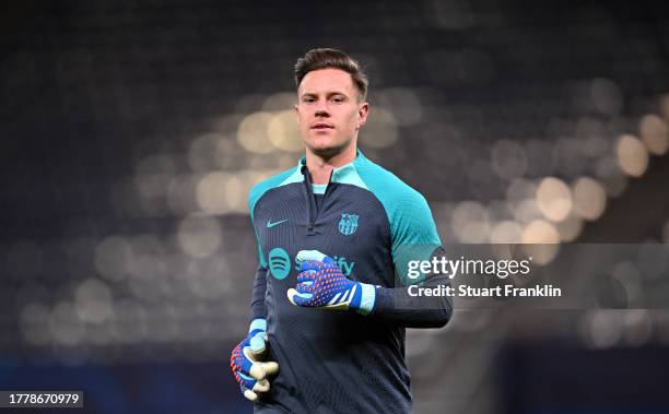 Marc-André ter Stegen of FC Barcelona warms up during a traing session of FC Barcelona at Volksparkstadion on November 06, 2023 in Hamburg, Germany.