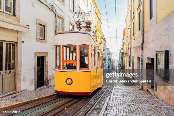 elevador da bica funicular on a sunny day, lisbon, portugal - province de lisbonne photos et images de collection