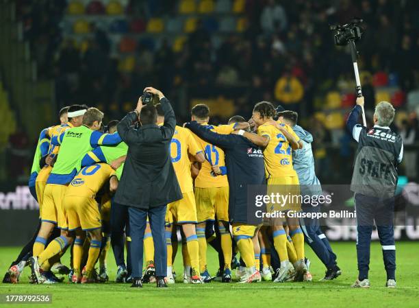 Players of Frosinone Calcio celebrate the victory after the Serie A TIM match between Frosinone Calcio and Empoli FC at Stadio Benito Stirpe on...