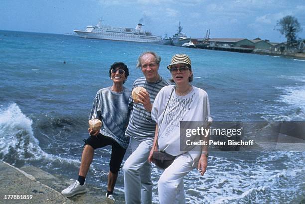 Ernst Stankovski, Ehefrau Anna-Luise, Karin Anselm , neben den Dreharbeiten zur ZDF-Reihe "Traumschiff", Folge 22, "Indien/Malediven", MS "Berlin ,...