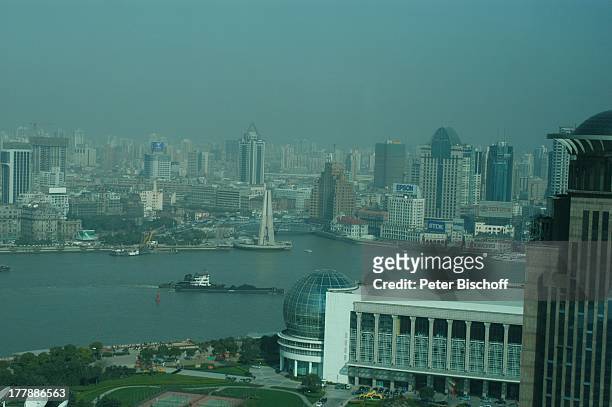 Blick auf "Convention Center", Prachtstraße "Bund", Stadtteil Pudong, Shanghai, China, Asien, Skyline, Fluss "HuangPu", Reise,