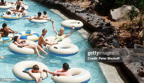 Tim Oliver Krüger-Bockelmann , Christiane Krüger, "Taifun Lagune", Miami, Florida, USA, Amerika, Sand, Wasser, Ringe, Mutter, Sohn, Kind,...