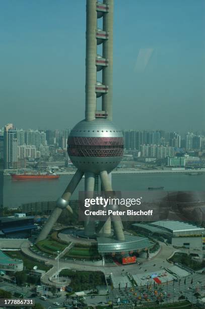 Oriental Pearl Tower, Blick auf Prachtstraße "Bund", Stadtteil Pudong, Shanghai, China, Asien, Fluss Huangpu, Fernsehturm, Architektur, Reise,