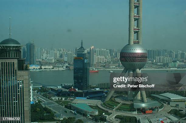 Oriental Pearl Tower, Blick auf Prachtstraße "Bund", Stadtteil Pudong, Shanghai, China, Asien, Fluss Huangpu, Fernsehturm, Architektur, Reise,