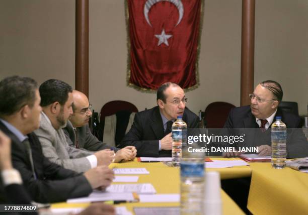 Le recteur de la Mosquée de Paris, Dalil Boubakeur , avec à ses côtés Yannick Blanc, sous-directeur aux affaires politiques et à la vie associative...