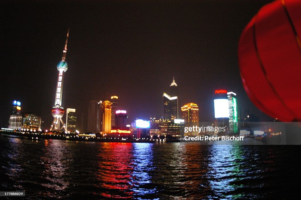 Fluss Huangpu, Sykline bei Nacht, Fernsehturm "Oriental Pearl To