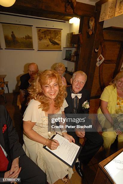 Bräutigam Gernot Endemann, Braut Sabine Endemann , Christiane Genz , Dr. Editha Schmidt , Dr. Ernst Schmit , standesamtliche Trauung, Hochzeit,...