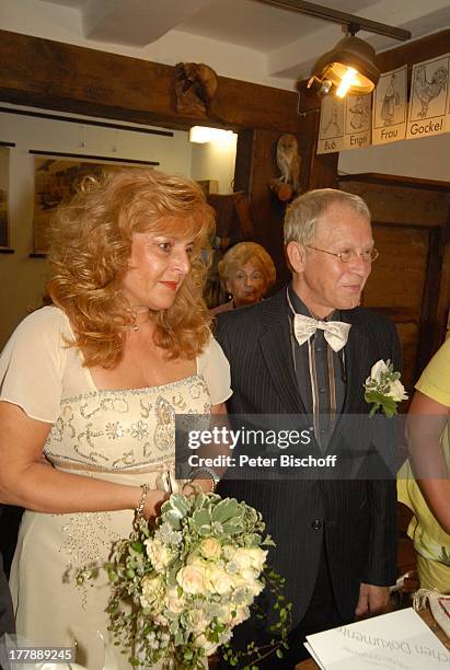 Bräutigam Gernot Endemann, Braut Sabine Endemann , standesamtliche Trauung, Hochzeit, "Heimatmuseum Seelze", bei Hannover, Niedersachsen,...