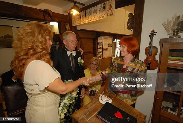 Bräutigam Gernot Endemann, Braut Sabine Endemann , Lilo Kühne , standesamtliche Trauung, Hochzeit, "Heimatmuseum Seelze", bei Hannover,...