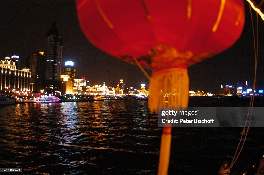 Fluss Huangpu, "Peace Hotel", "Bank of China", "Aja Building", "